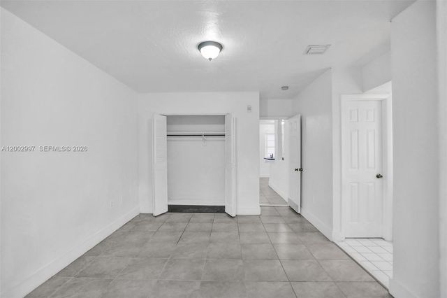 1860 Venice Park Dr 213, North Miami, FL 33181