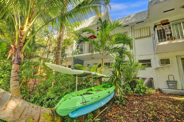 1860 Venice Park Dr 213, North Miami, FL 33181