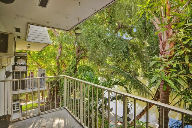 1860 Venice Park Dr 213, North Miami, FL 33181