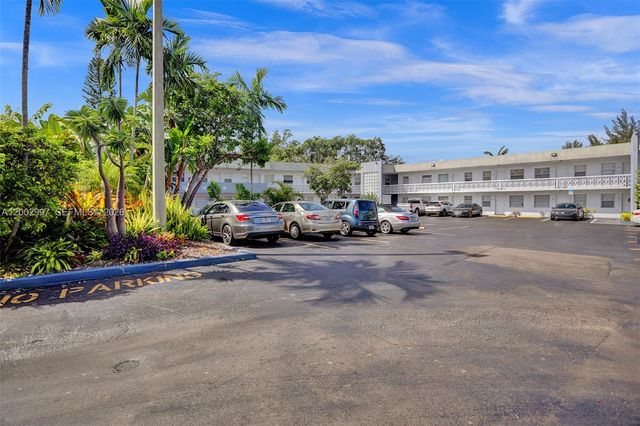 1860 Venice Park Dr 213, North Miami, FL 33181