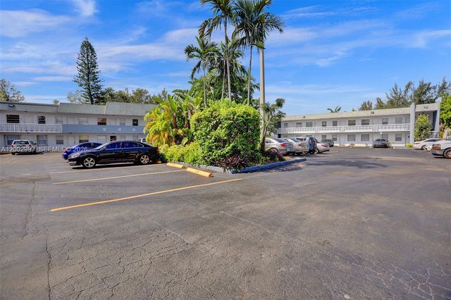 1860 Venice Park Dr 213, North Miami, FL 33181