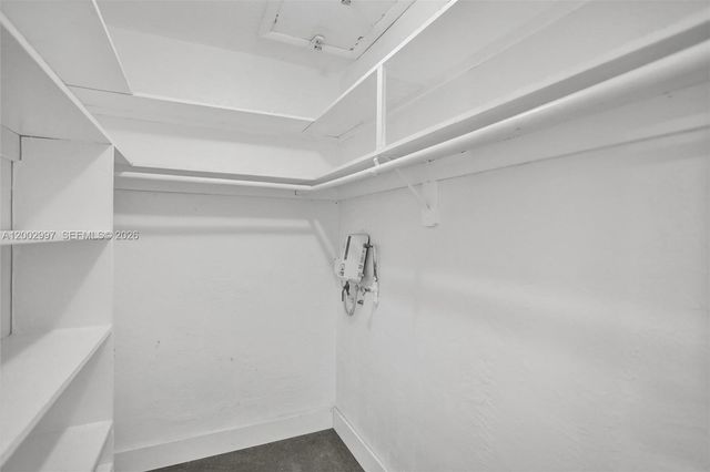 1860 Venice Park Dr 213, North Miami, FL 33181