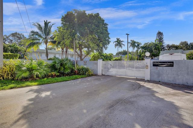 1860 Venice Park Dr 213, North Miami, FL 33181