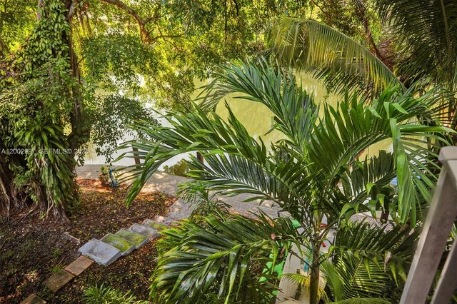 1860 Venice Park Dr 213, North Miami, FL 33181