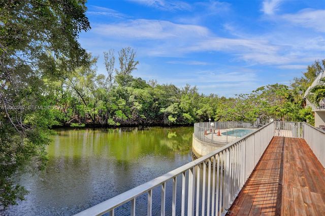 1860 Venice Park Dr 213, North Miami, FL 33181