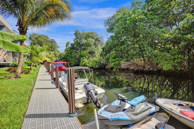 1860 Venice Park Dr 213, North Miami, FL 33181