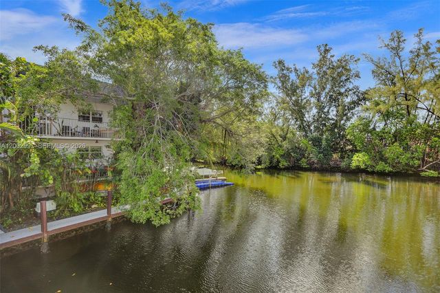 1860 Venice Park Dr 213, North Miami, FL 33181