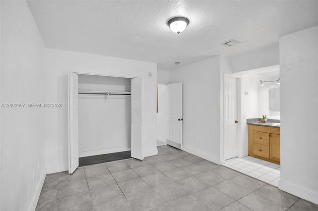 1860 Venice Park Dr 213, North Miami, FL 33181