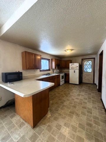 623 E Adams Avenue, Mahnomen, MN 56557