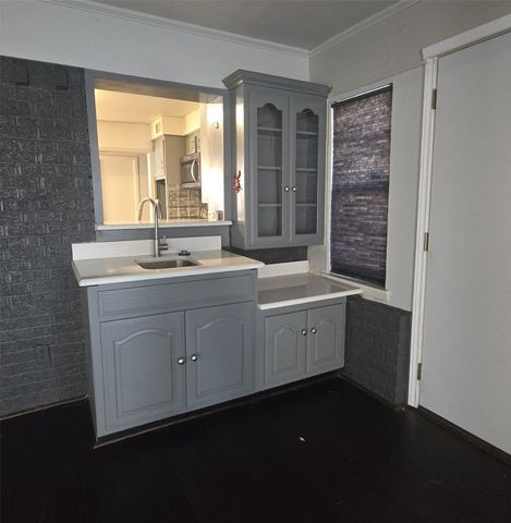 2018 Van Cleave Drive, Dallas, TX 75216