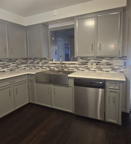 2018 Van Cleave Drive, Dallas, TX 75216