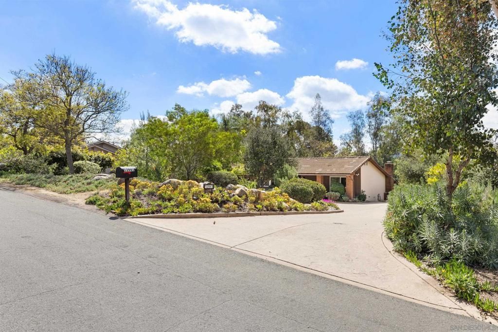 Image 28 of property listing at 13941 Sagewood Dr, Poway, CA 92064