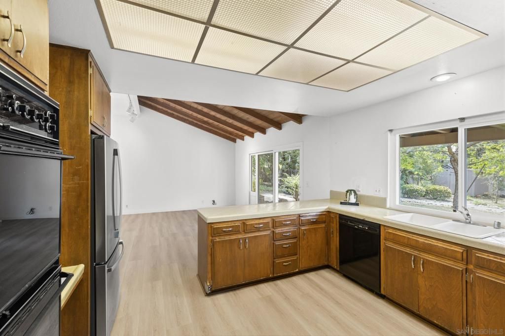 Image 7 of property listing at 13941 Sagewood Dr, Poway, CA 92064