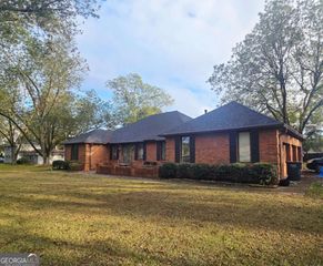 2565 FAIRVIEW Road, Covington, GA 30016