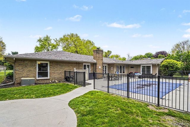 9511 Longmeadow Street, Fenton, MI 48430