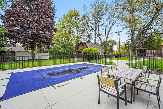9511 Longmeadow Street, Fenton, MI 48430