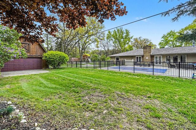 9511 Longmeadow Street, Fenton, MI 48430