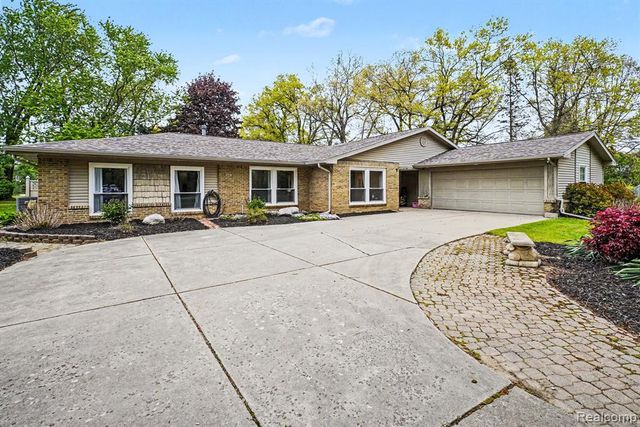 9511 Longmeadow Street, Fenton, MI 48430
