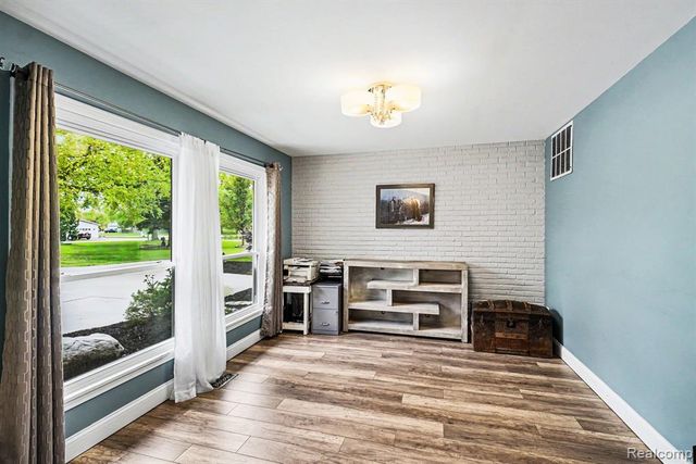 9511 Longmeadow Street, Fenton, MI 48430