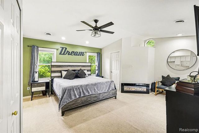 9511 Longmeadow Street, Fenton, MI 48430