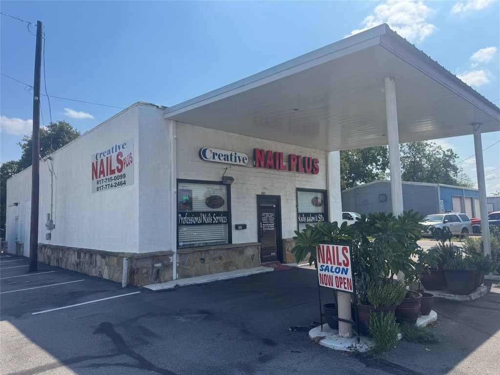 701 S Main Street, Cleburne, TX 76033 — exterior