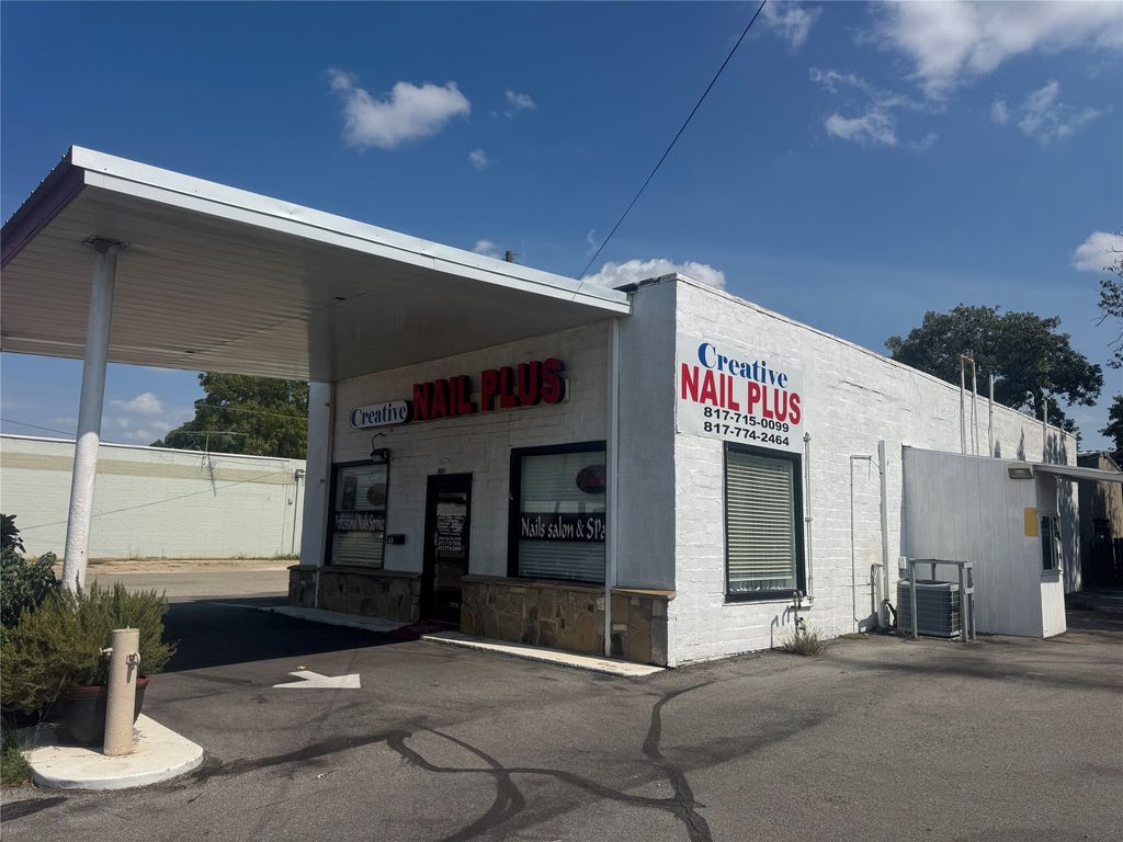 701 S Main Street, Cleburne, TX 76033 — photo 2