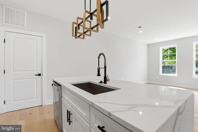 501 HORNERS LN, Rockville, MD 20850