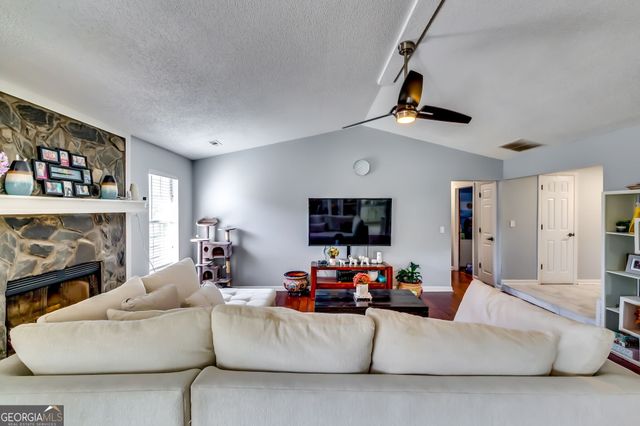 2582 Rosecommons Drive, Hampton, GA 30228