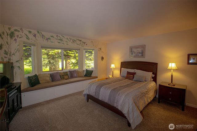 226 Hurricane Ridge Drive, Sequim, WA 98382