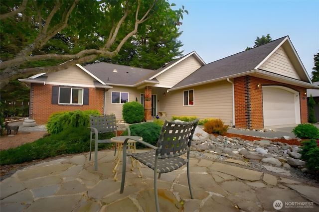 226 Hurricane Ridge Drive, Sequim, WA 98382