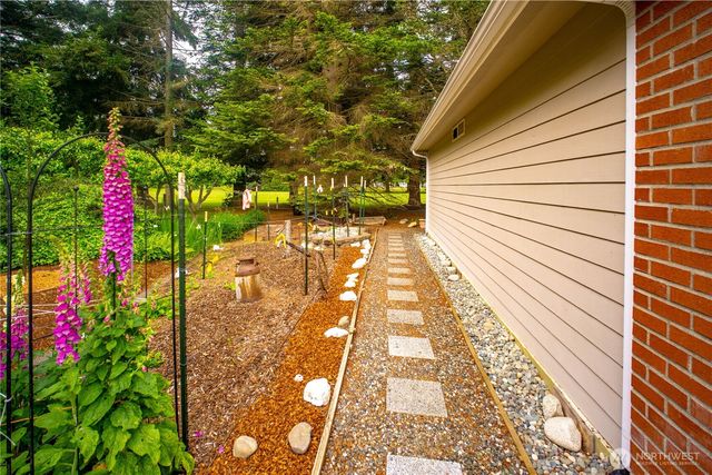 226 Hurricane Ridge Drive, Sequim, WA 98382