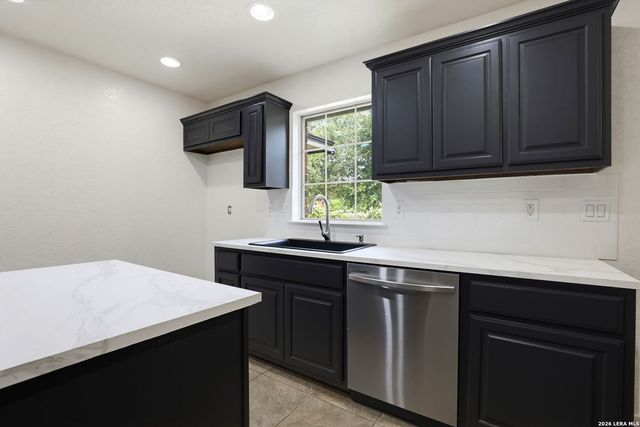 1860 County Road 6710, Lytle, TX 78052