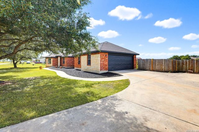 1860 County Road 6710, Lytle, TX 78052