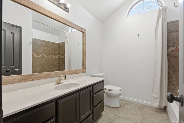 1860 County Road 6710, Lytle, TX 78052