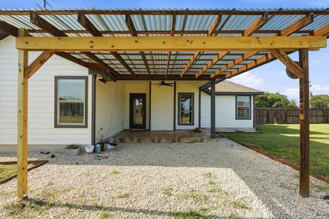 1860 County Road 6710, Lytle, TX 78052