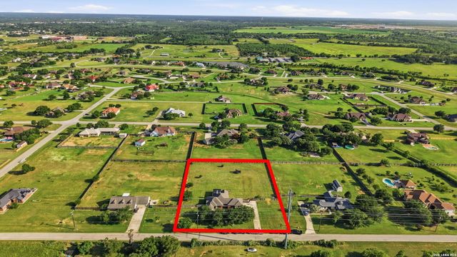 1860 County Road 6710, Lytle, TX 78052