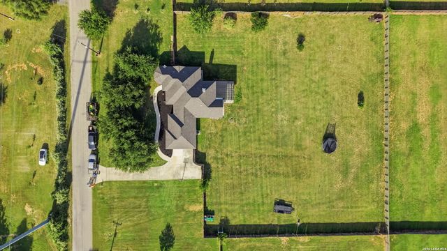 1860 County Road 6710, Lytle, TX 78052