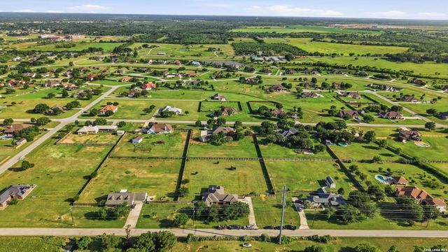 1860 County Road 6710, Lytle, TX 78052