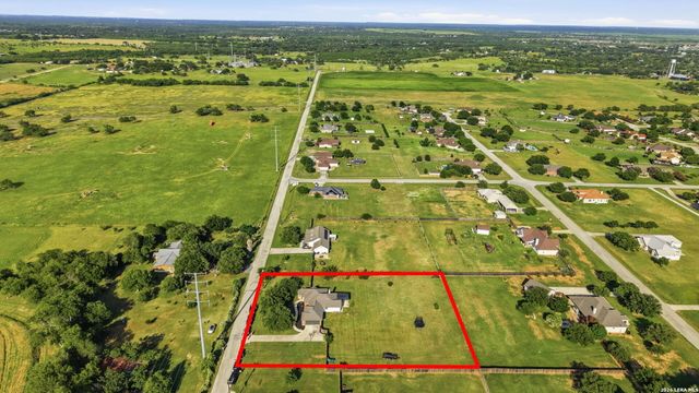 1860 County Road 6710, Lytle, TX 78052