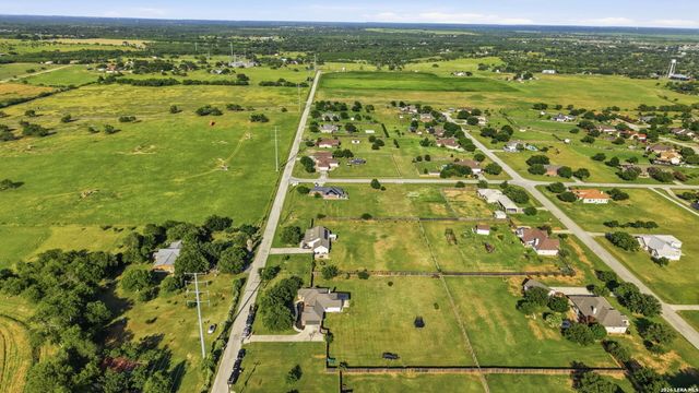1860 County Road 6710, Lytle, TX 78052