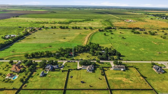 1860 County Road 6710, Lytle, TX 78052