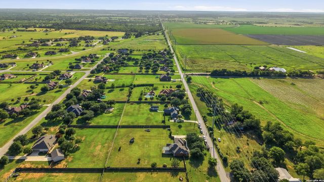 1860 County Road 6710, Lytle, TX 78052