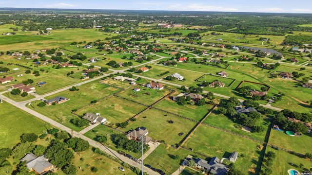 1860 County Road 6710, Lytle, TX 78052