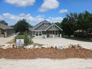 905 Roadrunner Spur, Canyon Lake, TX 78133