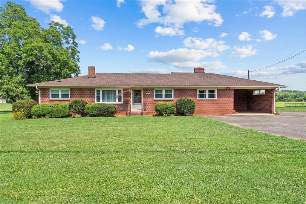 2160 Compton Bridge Road, Inman, SC 29349