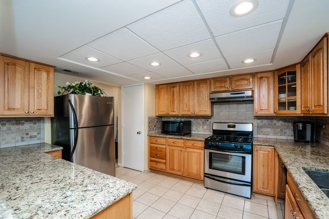 4041 W 97th Street 2N, Oak Lawn, IL 60453