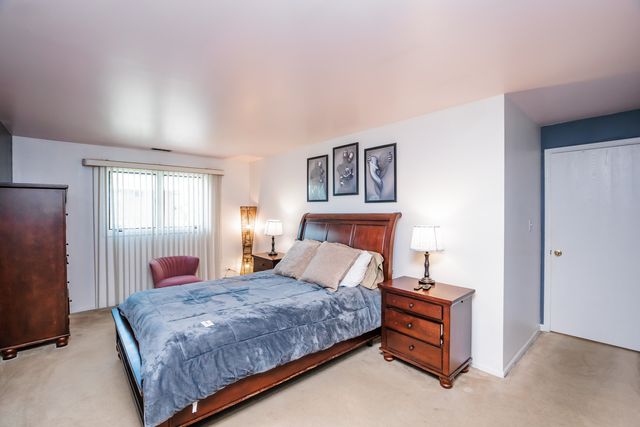 4041 W 97th Street 2N, Oak Lawn, IL 60453
