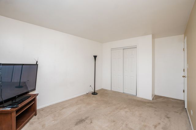 4041 W 97th Street 2N, Oak Lawn, IL 60453