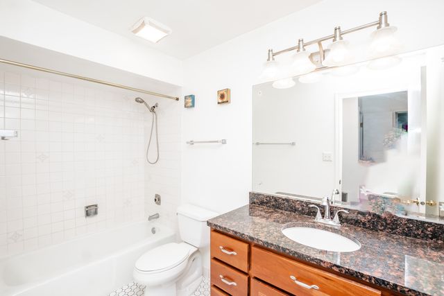 4041 W 97th Street 2N, Oak Lawn, IL 60453
