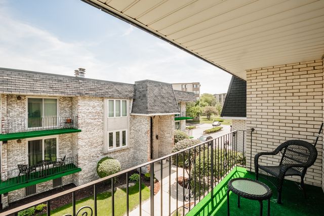 4041 W 97th Street 2N, Oak Lawn, IL 60453
